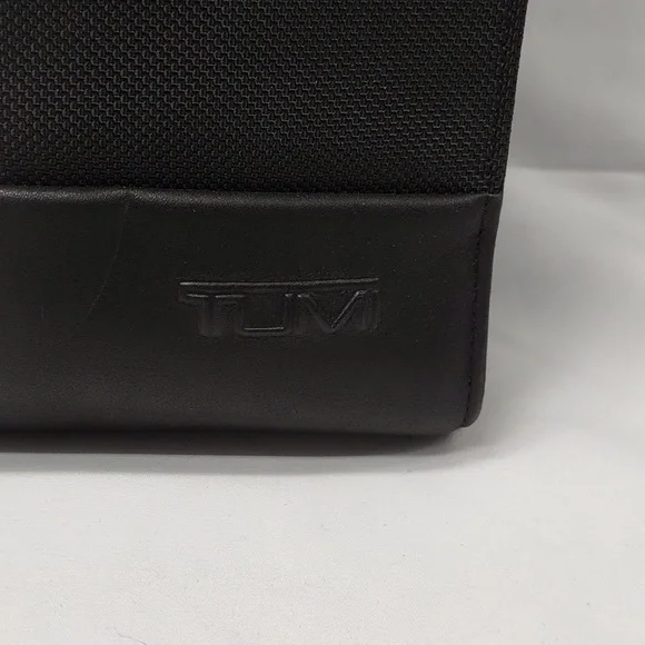 Tumi nylon 12x12 shoulder bag - Picture 2 of 15